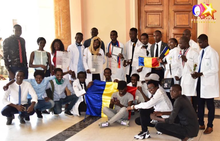 SANTE : 18 étudiants Tchadiens en médecine reçoivent leurs diplômes à Cuba