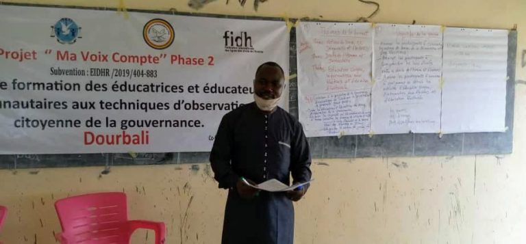 La LTDH forme 16 éducateurs communautaires en technique d’observation citoyenne de la gouvernance, à Dourbali