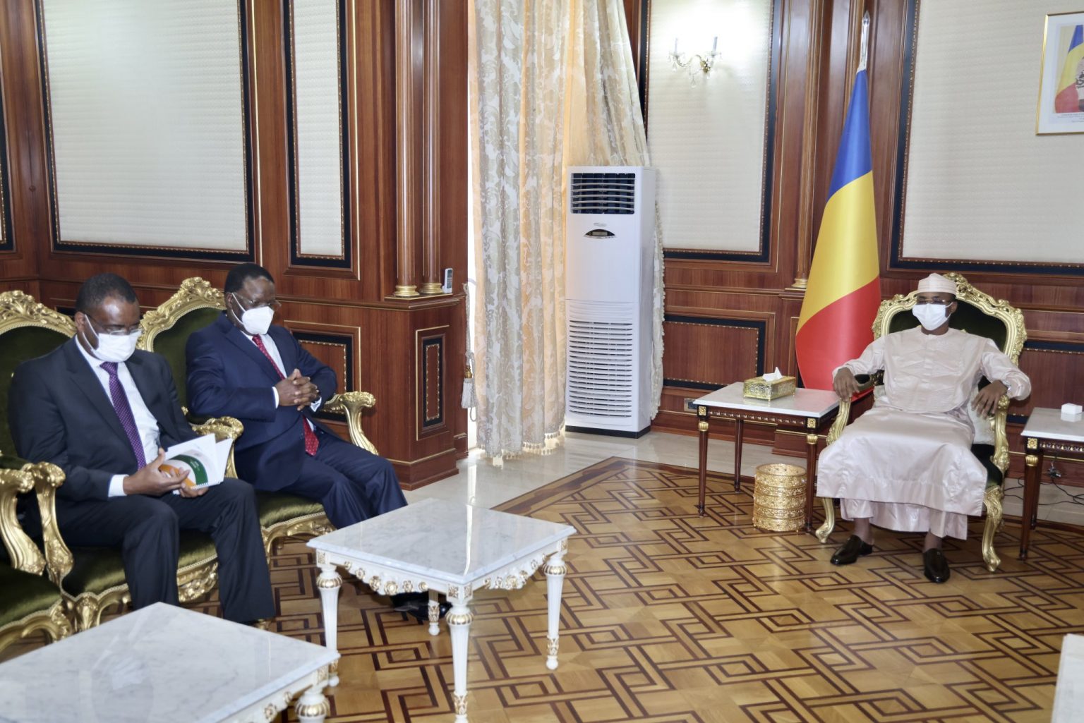 #Tchad : Le président du CMT reçoit le haut représentant de l’UA