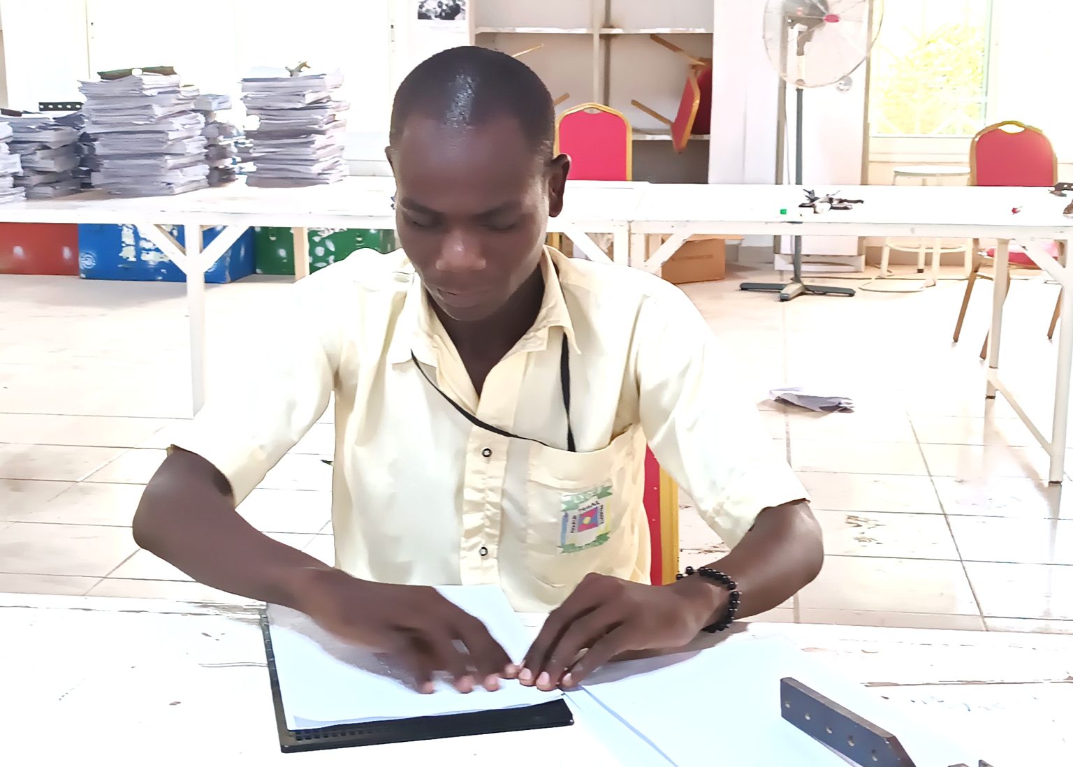 Éducation : 2 candidats déficients visuels passent le bac 2023