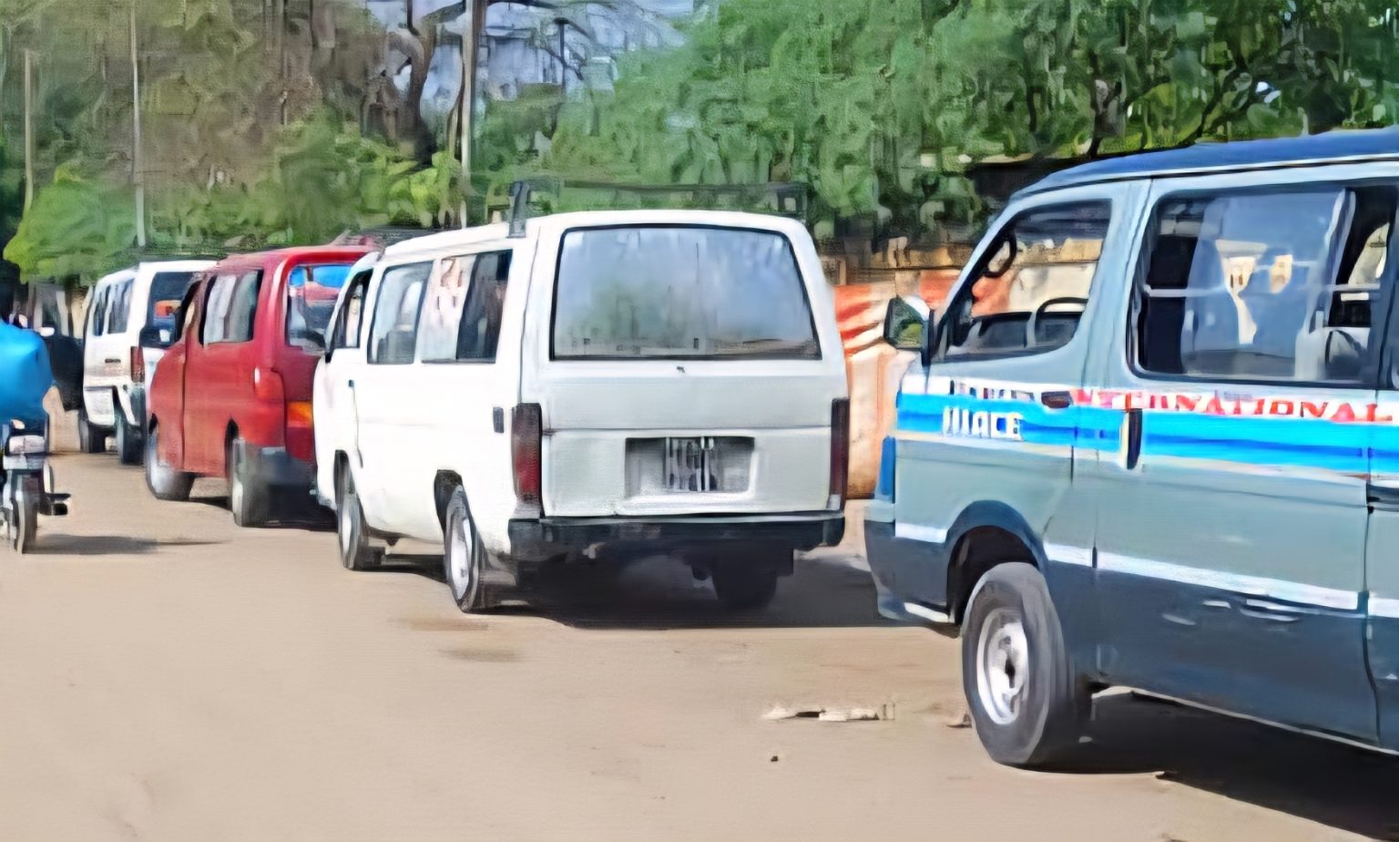 Société : Les conducteurs de taxis et minibus suspendent leur grève
