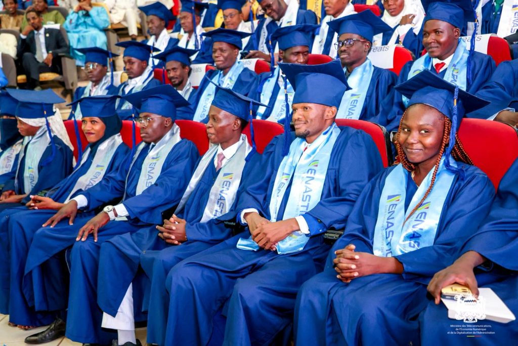 Education : 116 étudiants de l’ENASTIC reçoivent leurs diplômes